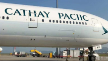 离谱！国泰航空一架波音777飞机上居然写错名字