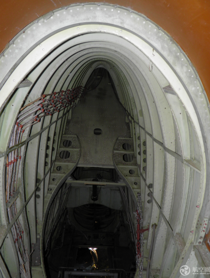 美国男子花22万美金将波音727飞机改造成豪宅 