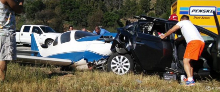 小飞机高速公路上追尾汽车