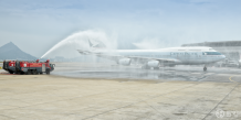 国泰航空最后一架波音747客机飞越维港光荣退役