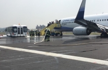 中华航空一架客机降落高雄机场发生爆胎 机场关闭影响7000人