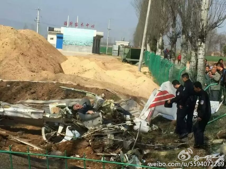  3月30日，一架小型飞机在陕西宝鸡市千阳县坠毁，机上两人遇难。