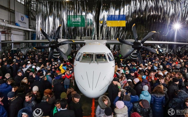 12月20日，乌克兰基辅安东诺夫飞机制造厂举行An-132D型轻型螺旋桨运输机下线仪式