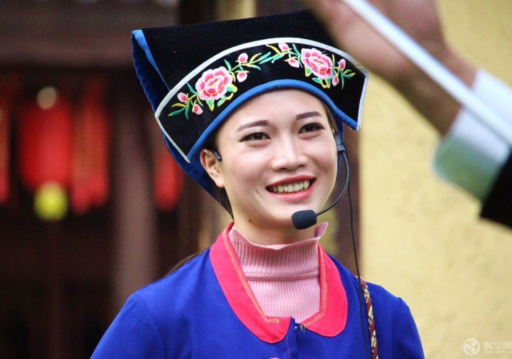广西河池市巴马瑶族自治县的瑶族姑娘，巴马是著名的世界长寿之乡，当地瑶族分为多个支系，服饰也不相同。