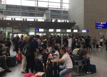 香港飞西班牙一航班疑发动机故障紧急降落德国 400乘客滞留
