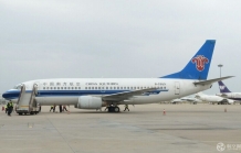 中国最后一架波音737-300客机郑州退役