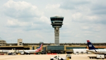 美国费城机场有12名来自欧洲2趟航班的乘客感觉不适