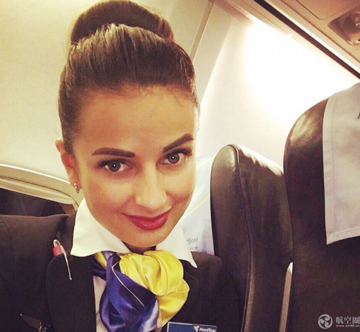2016俄罗斯最美空姐近日出炉，25岁空姐安娜·古琳娜夺冠。 图为古琳娜制服照。