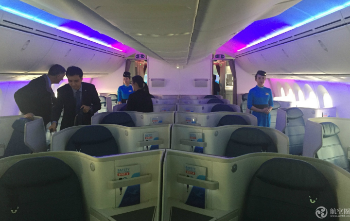 12月8日下午，厦门航空首架波音787-9梦想飞机飞抵厦门高崎国际机场