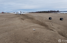 忘记加油！加拿大医疗飞机燃油烧完紧急迫降 落在结冰湖面