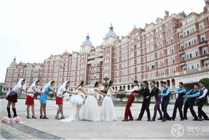 准空姐、空少别出心裁，穿着婚纱拍另类毕业照。