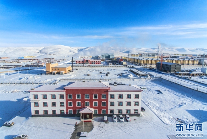 航拍：青海玛多县初春雪景 积雪不融如童话世界