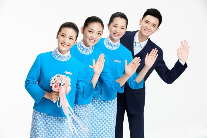  8月18日，厦门航空发布新款地服人员制服