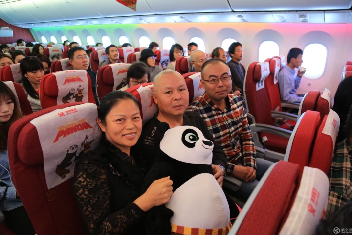 海南航空第二架“功夫熊猫”涂装飞机在腊月二十九（1月26日）亮相海口美兰国际机场