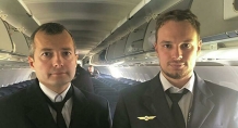 乌拉尔航空客机迫降玉米地 2名飞行员获“俄罗斯英雄”称号