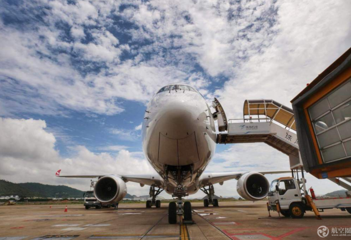 8月13日，四川航空首架A350飞抵珠海金湾机场，开展训练飞行业务。