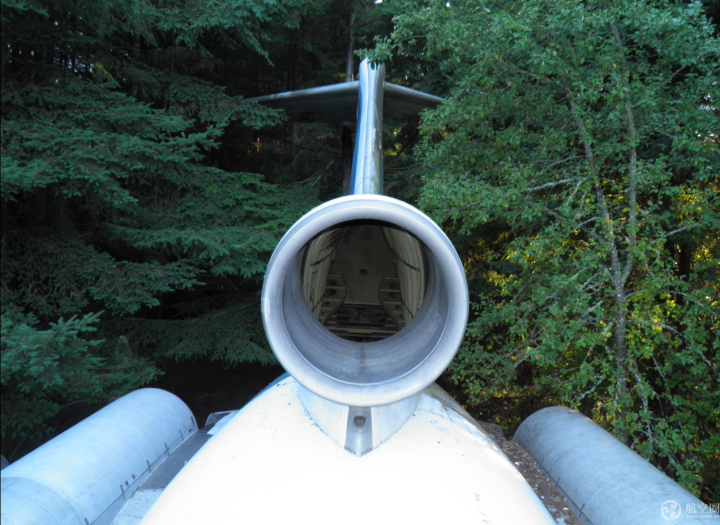 美国男子花22万美金将波音727飞机改造成豪宅 