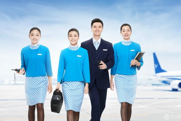  8月18日，厦门航空发布新款地服人员制服