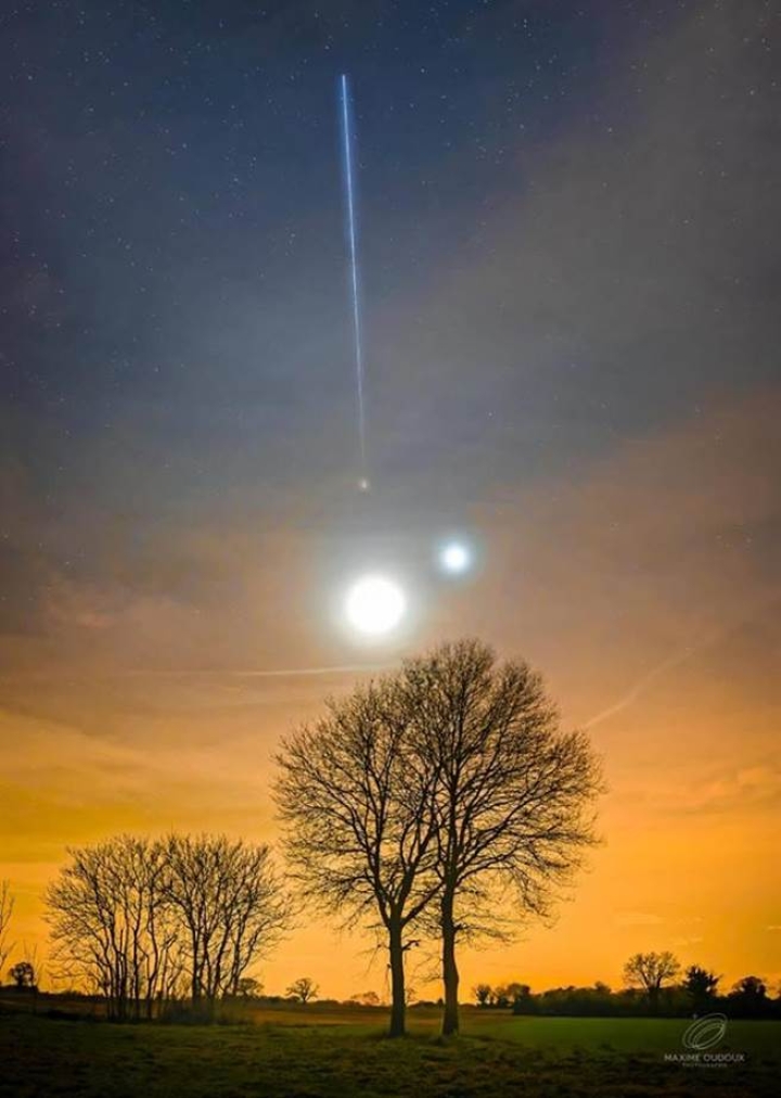 摄影师拍到月亮金星火星空间站齐聚