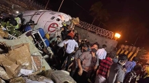 印度一撤侨航班降落冲出跑道跌到10米山下断2节 至少17人死