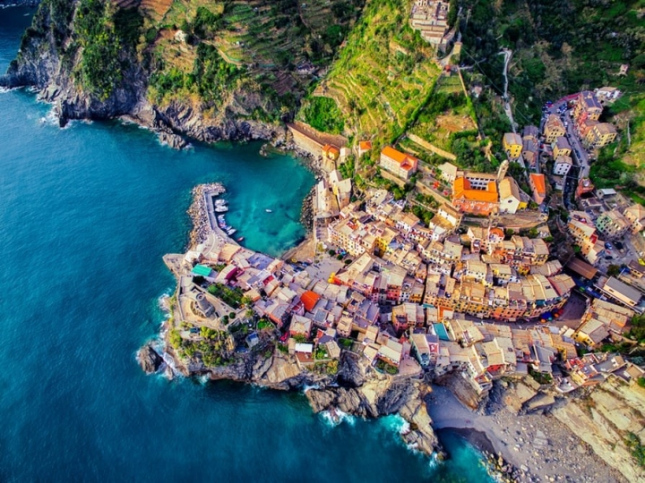 意大利五渔村之一韦尔纳扎。