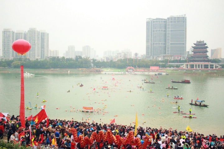 2018年1月1日，广西南宁举行一年一度的邕江冬泳活动，3600人参加。
