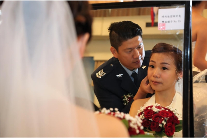 台湾地区空军部门 10月21日在嘉义基地举行“凤凰于飞、爱你一起”官兵集体婚礼