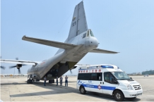 中国海军派巡逻机赴南沙永暑礁转运重病工人
