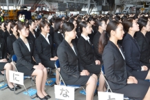 日本两大航空集团4000多名新员工入职 空姐最引人