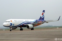 重庆航空第三架彩绘飞机“重庆时光号”飞抵重庆机场