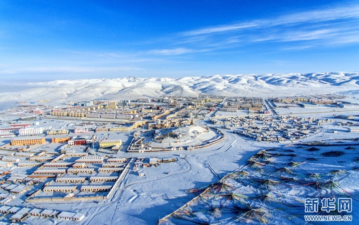航拍：青海玛多县初春雪景 积雪不融如童话世界