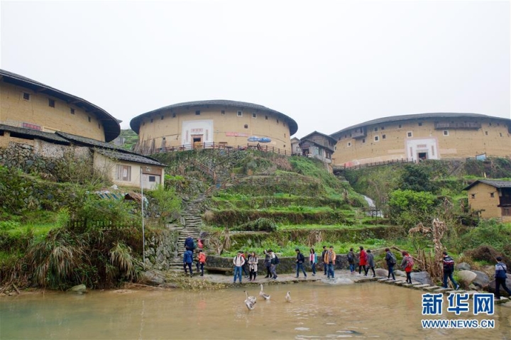 福建初溪土楼群。