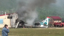 俄罗斯客机迫降时冲出跑道并起火 2名飞行员死 19人送医