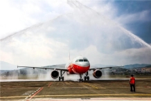 西双版纳机场举行水门仪式迎接祥鹏航空“西双版纳”号