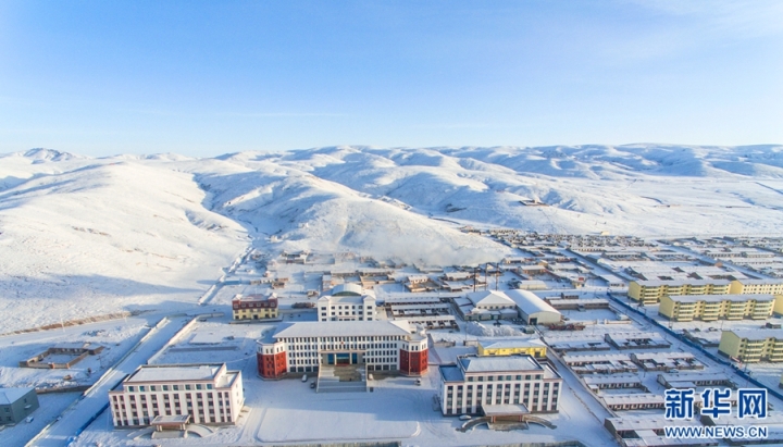 航拍：青海玛多县初春雪景 积雪不融如童话世界