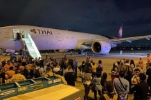 泰国航空波音777起飞瞬间发动机爆炸 飞行员紧急中止起飞