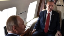 俄土总统在莫斯科航展参观俄中宽体客机CR929机舱模型